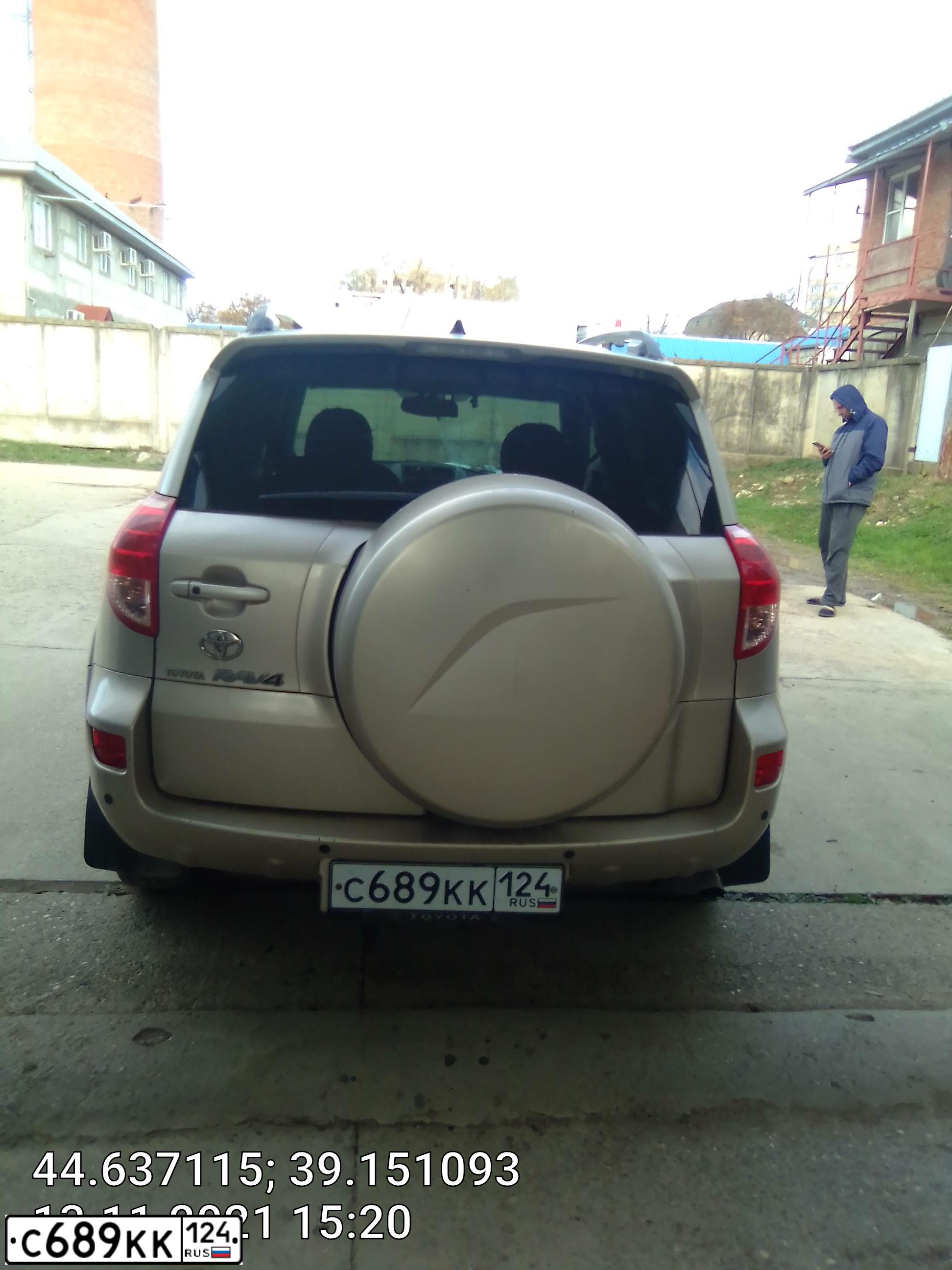 Фото автомобиля TOYOTA RAV4, 2008 — госномер С689КК124. Цвет: БЕЖЕВЫЙ