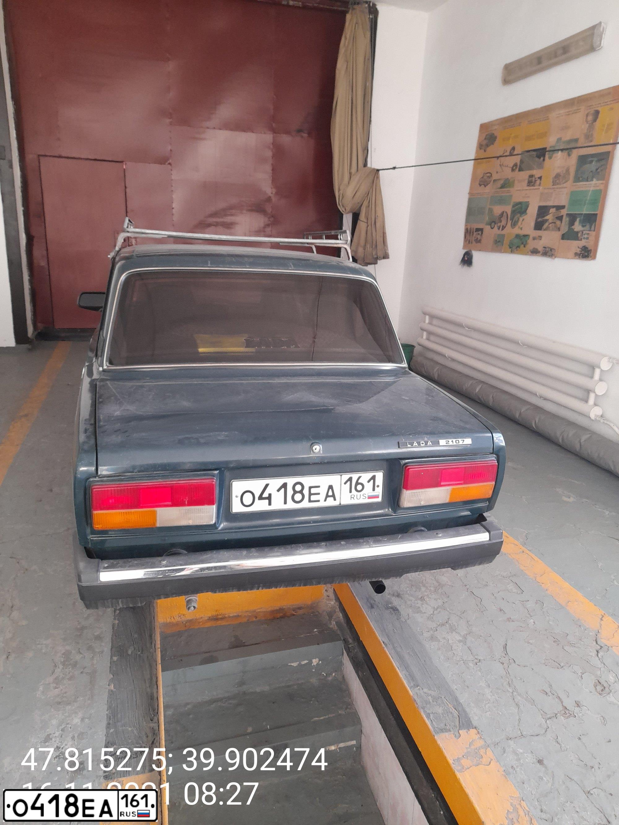 Фото автомобиля LADA 2107, 2006 — госномер О418ЕА161. Цвет: ЧЕРНО-ЗЕЛЕНЫЙ