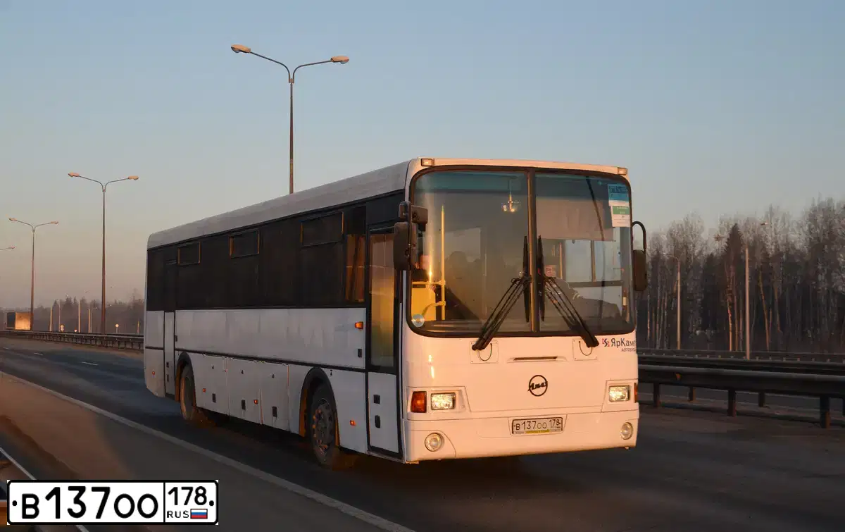 Фото автомобиля LIAZ 5256, 2012 — госномер К753ОО147. Цвет: Белый