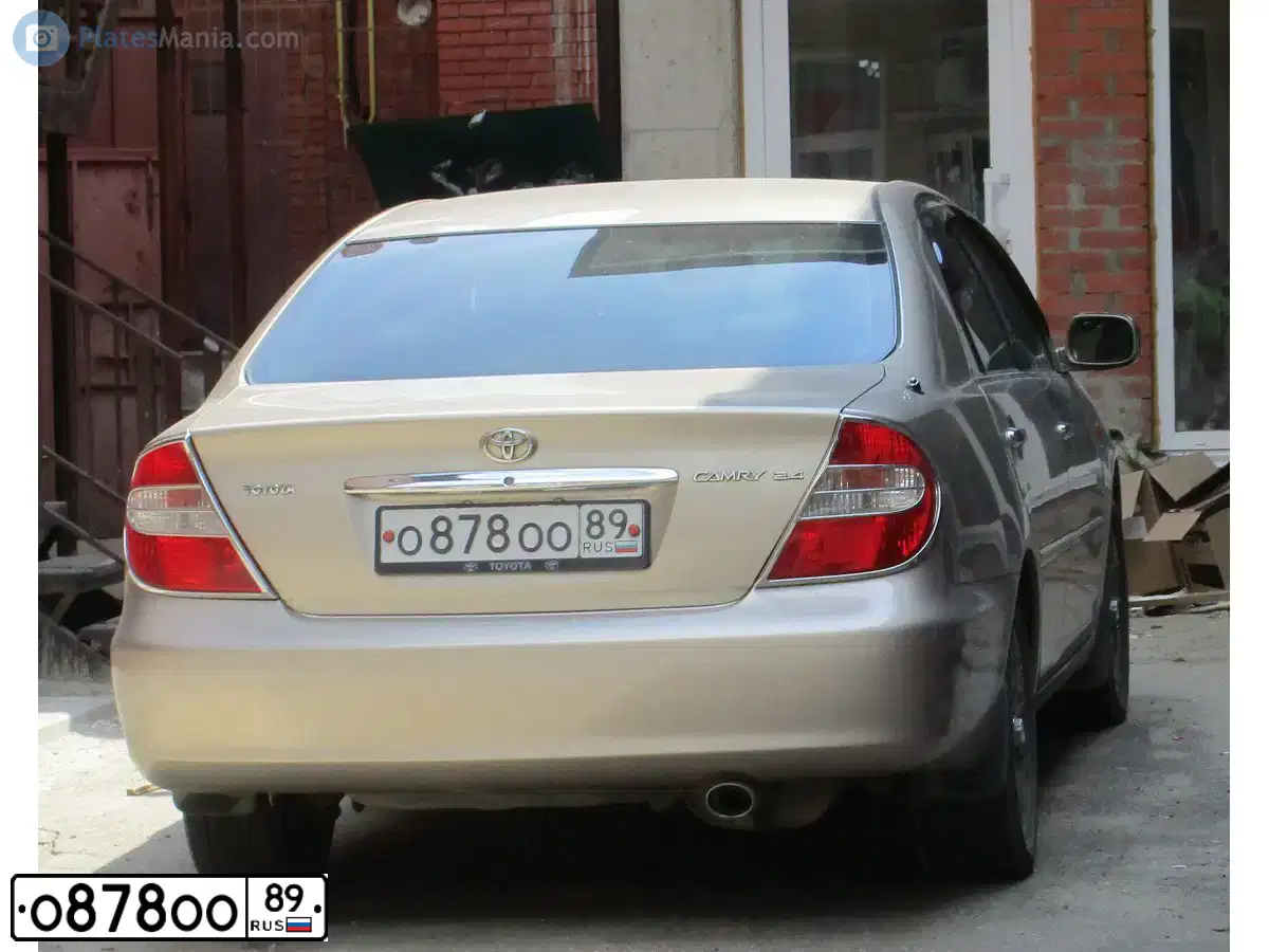 Фото автомобиля TOYOTA CAMRY, 2004 — госномер О878ОО89. Цвет: БЕЖЕВЫЙ
