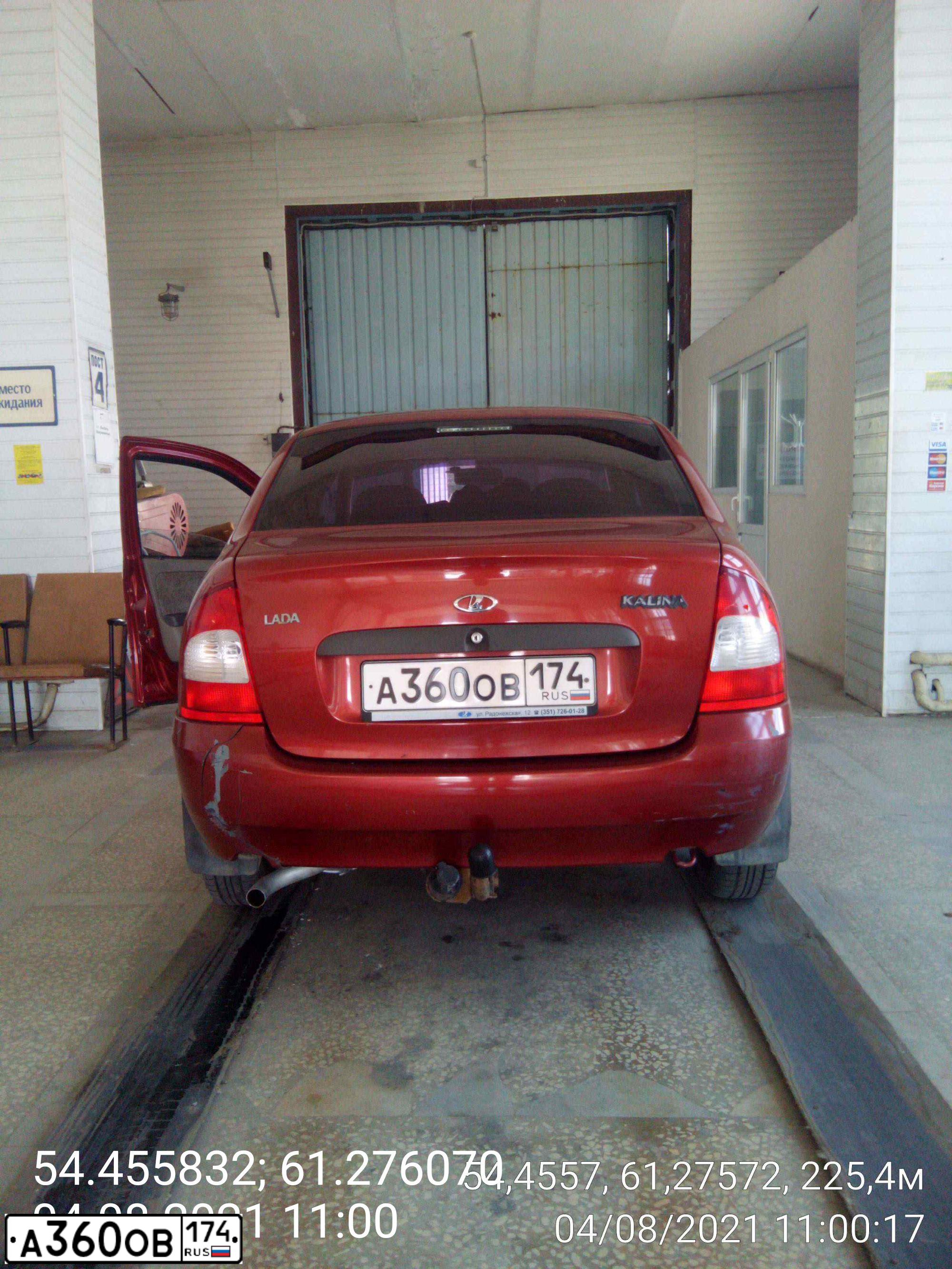 Фото автомобиля LADA 1118 KALINA, 2006 — госномер А360ОВ174. Цвет: Красный