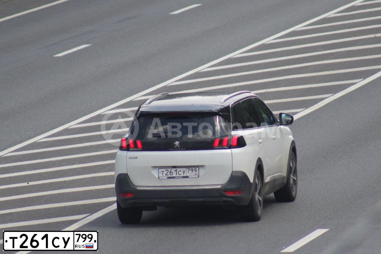 Фото автомобиля PEUGEOT 3008, 2019 — госномер Т261СУ799. Цвет: БЕЛЫЙ