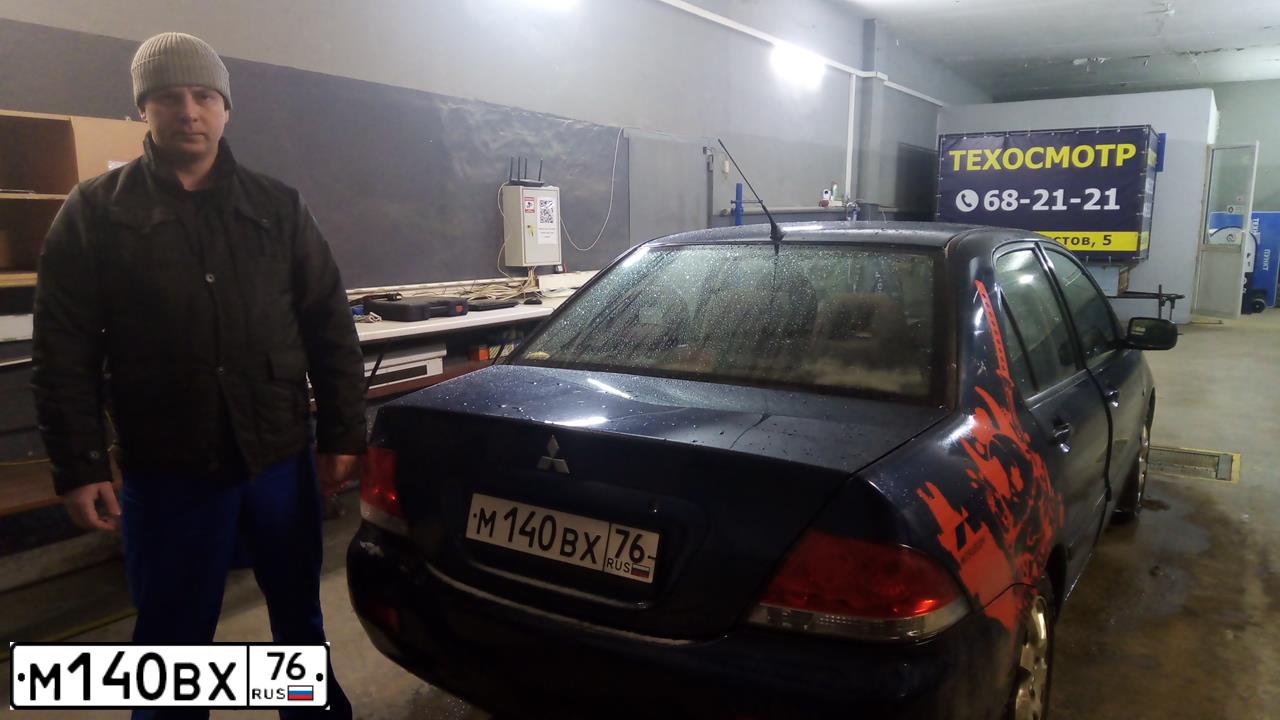 Фото автомобиля MITSUBISHI LANCER, 2006 — госномер М140ВХ76. Цвет: синий