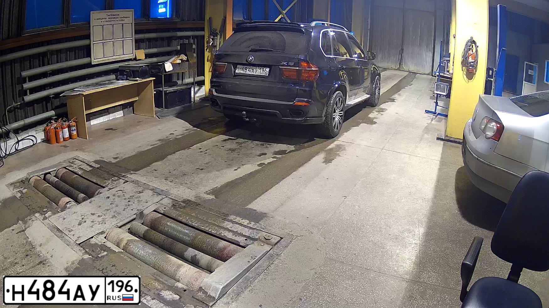 Фото автомобиля BMW X5, 2007 — госномер М841КУ774. Цвет: Темно-синий