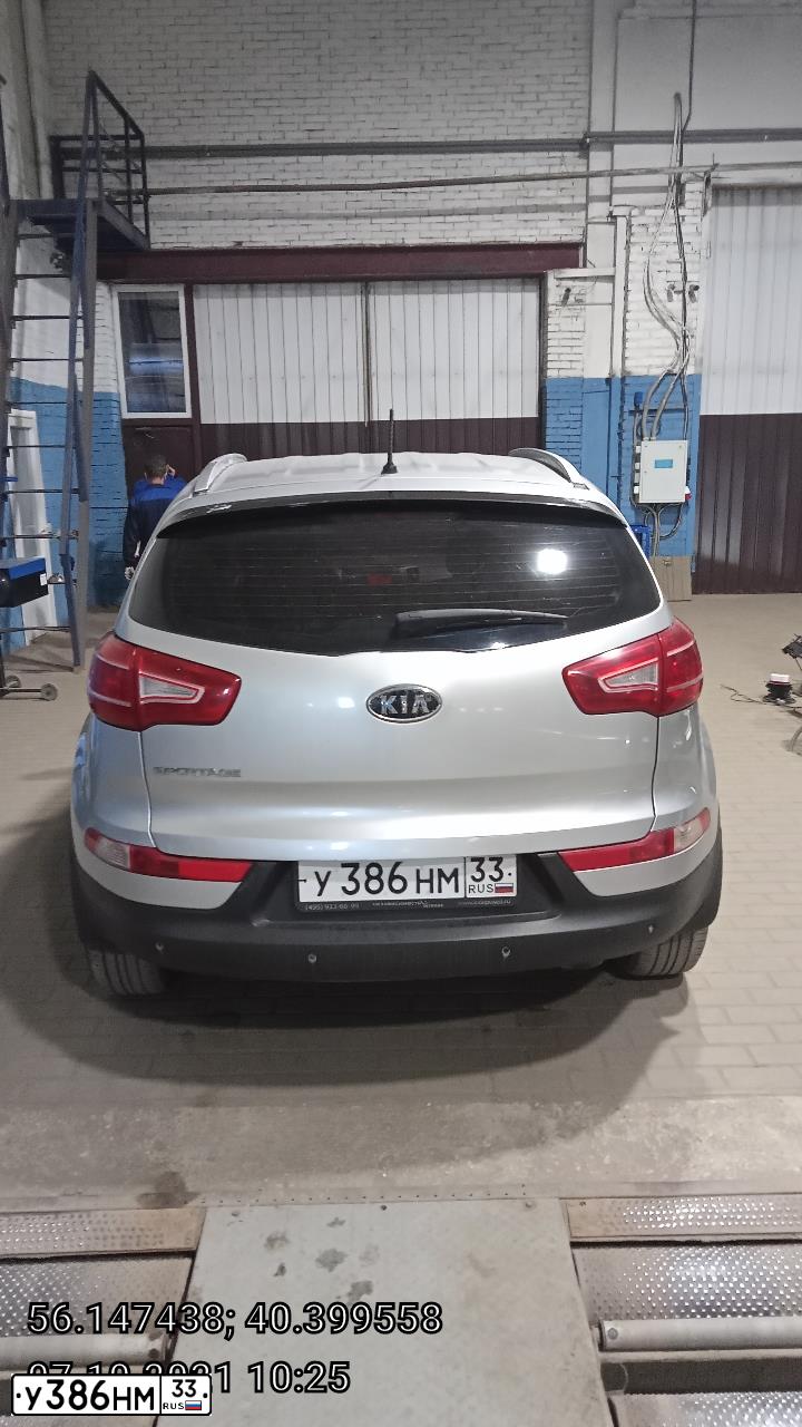 Фото автомобиля KIA SPORTAGE, 2010 — госномер У386НМ33. Цвет: ПЕРЛАМ.-СЕРЕБРИСТЫЙ