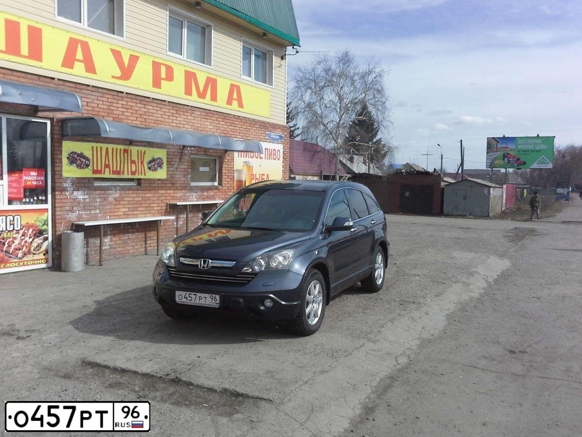Фото автомобиля HONDA CR-V, 2008 — госномер С835РУ124. Цвет: ТЕМНО-СЕРЫЙ