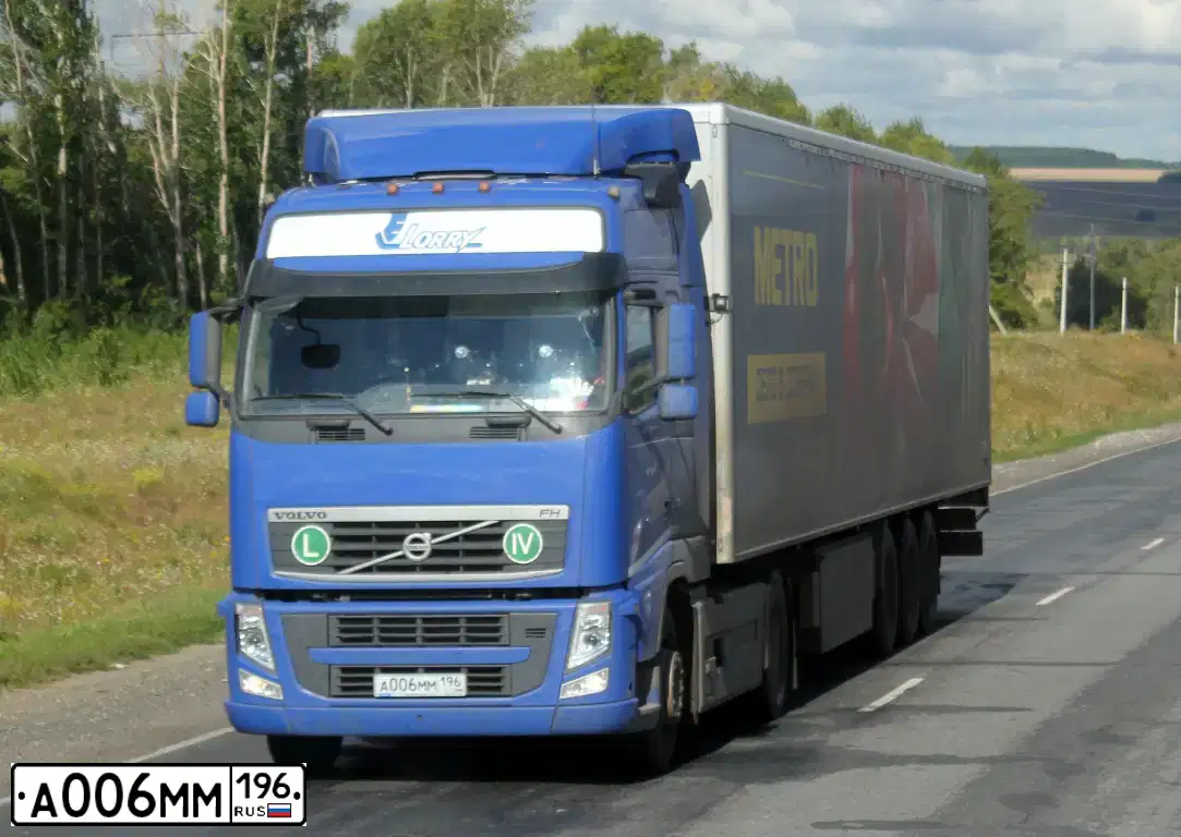 Фото автомобиля VOLVO FH, 2014 — госномер Н629ЕС198. Цвет: синий