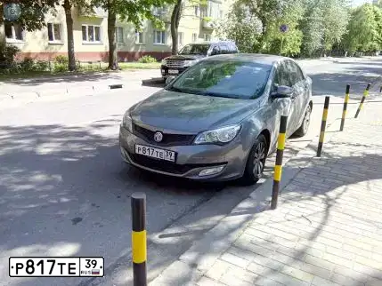 Фото автомобиля ROEWE MG 350, 2015 — госномер Р817ТЕ39. Цвет: СЕРЫЙ