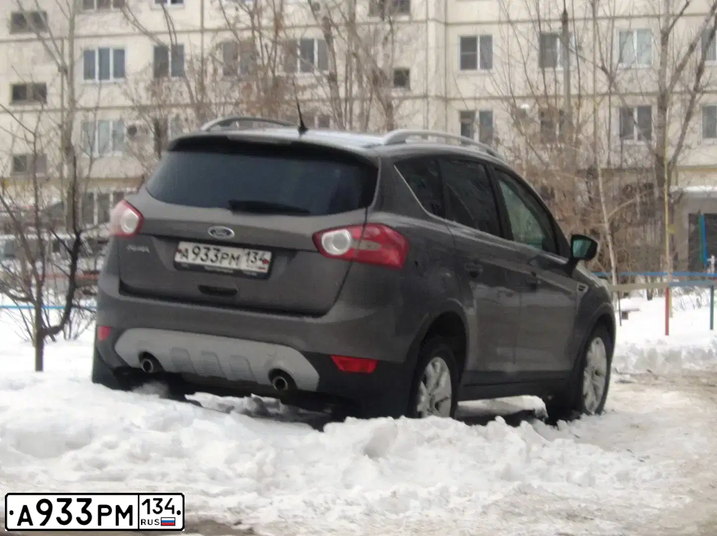 Фото автомобиля FORD KUGA, 2012 — госномер А933РМ134. Цвет: КОРИЧНЕВЫЙ