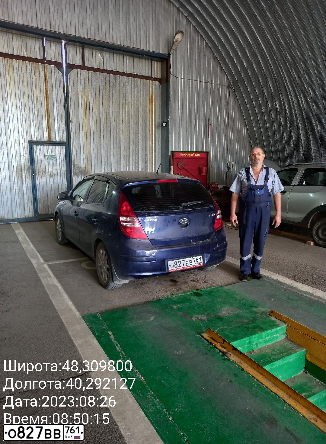 Фото автомобиля HYUNDAI I30, 2009 — госномер О827ВВ761. Цвет: синий