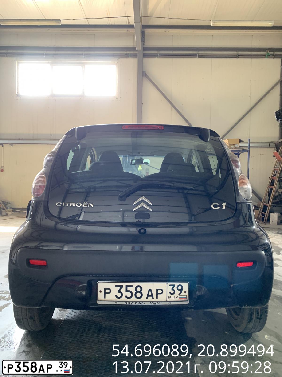 Фото автомобиля CITROEN C1, 2008 — госномер Р358АР39. Цвет: ЧЕРНЫЙ