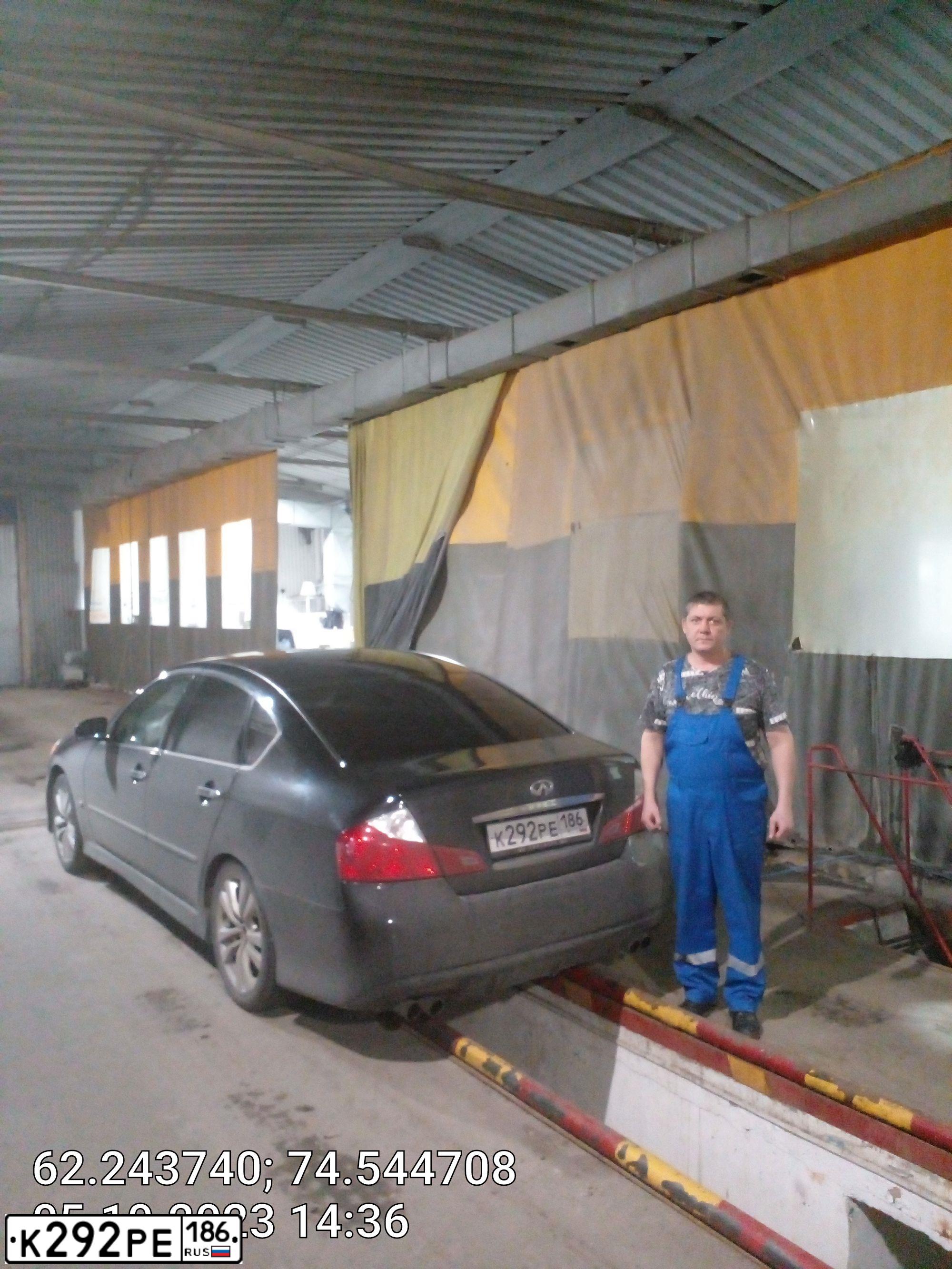 Фото автомобиля INFINITI I M, 2008 — госномер К292РЕ186. Цвет: ЧЕРНЫЙ