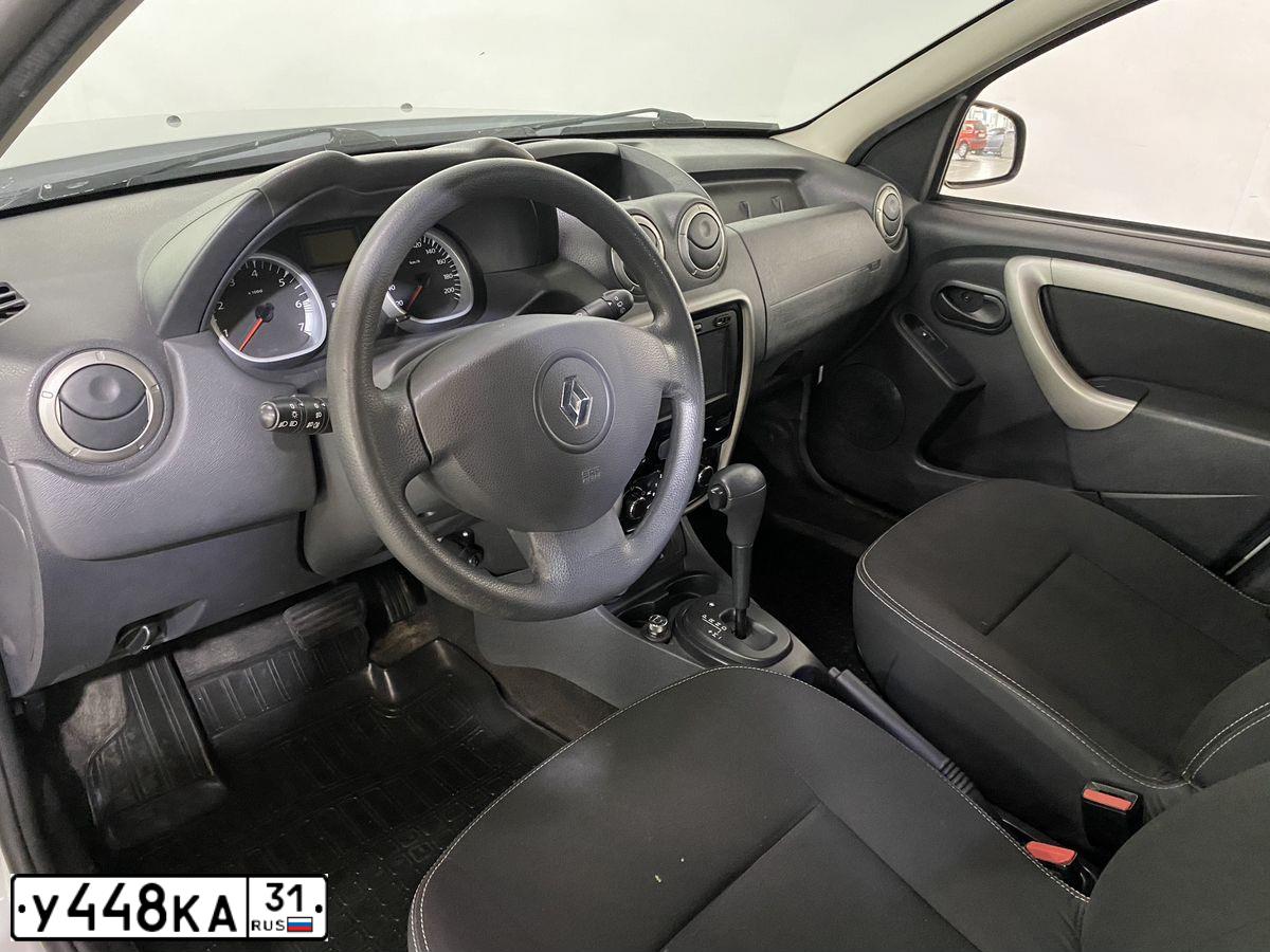 Фото автомобиля RENAULT DUSTER, 2015 — госномер У448КА31. Цвет: СВЕТЛО-СЕРЫЙ