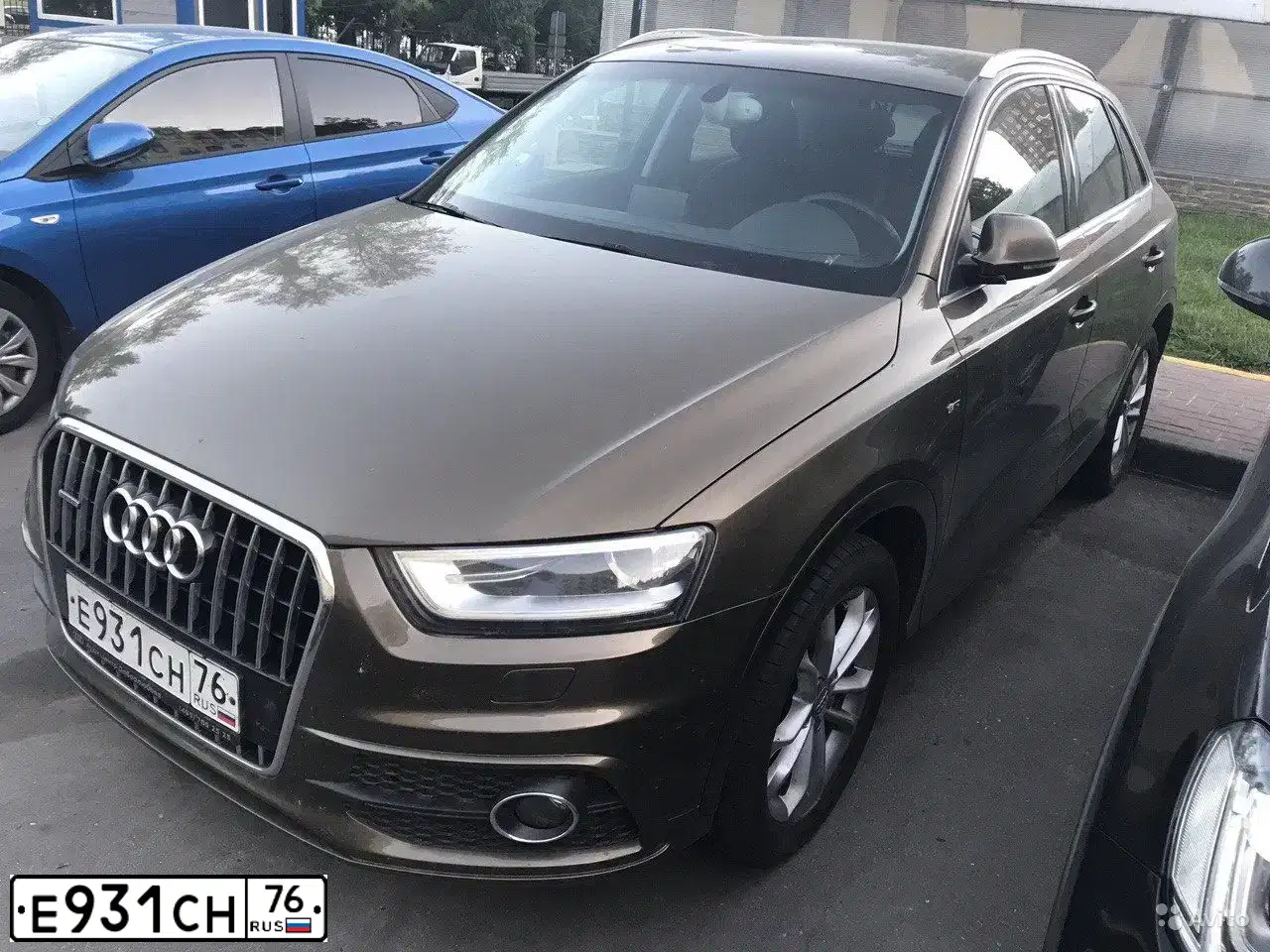 Фото автомобиля AUDI Q3, 2013 — госномер Т405ХЕ750. Цвет: Коричневый