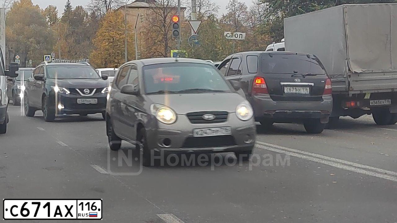 Фото автомобиля KIA RIO, 2013 — госномер Х925РН37. Цвет: СЕРЕБРИСТЫЙ