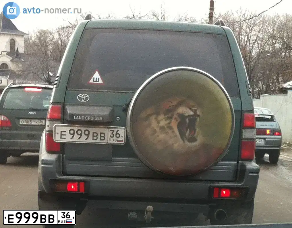 Фото автомобиля TOYOTA LANDCRUISER, 1998 — госномер Е999ВВ36. Цвет: Темно-зеленый