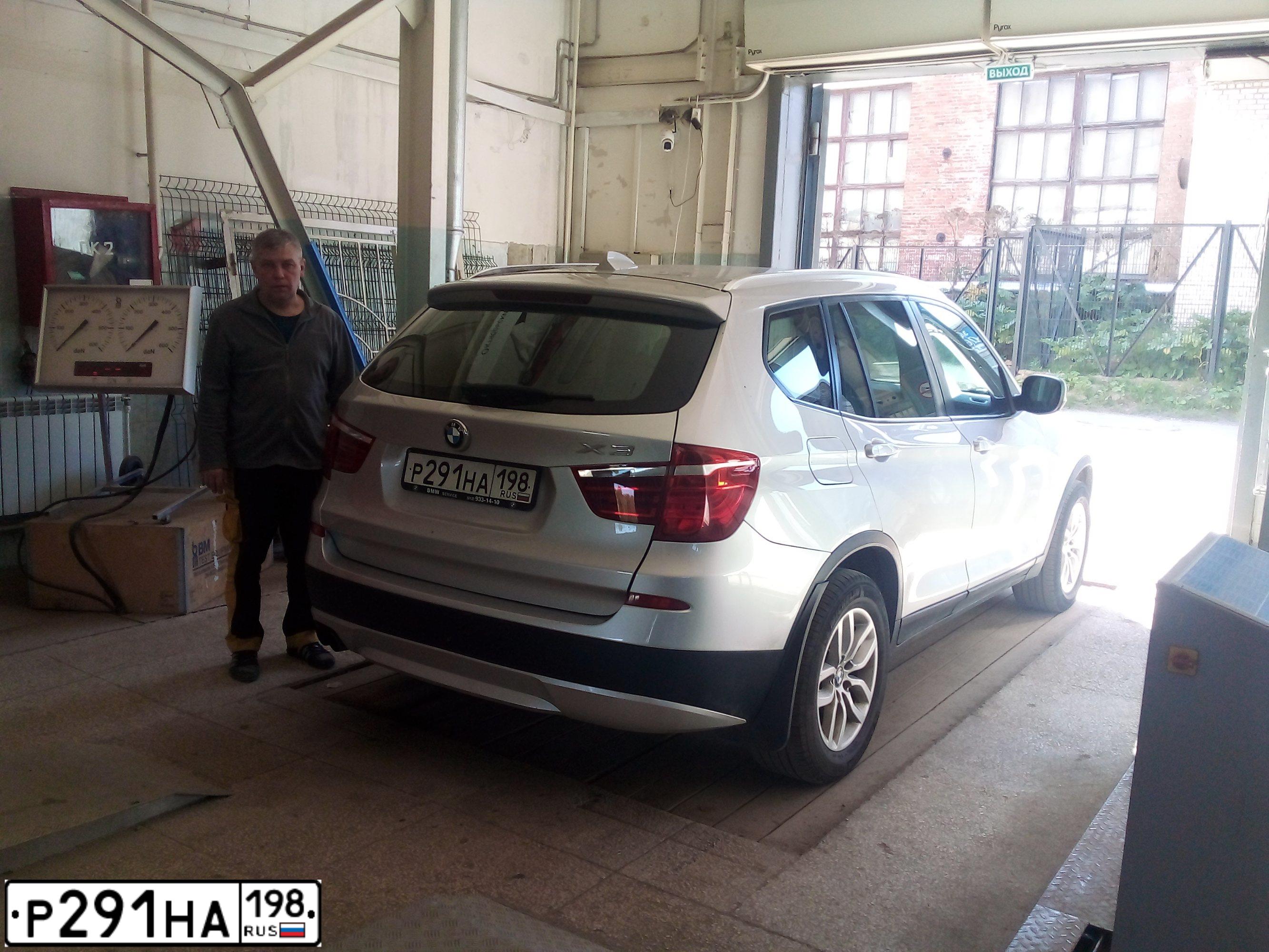 Фото автомобиля BMW X3, 2012 — госномер Е890ВК11. Цвет: Серебристый