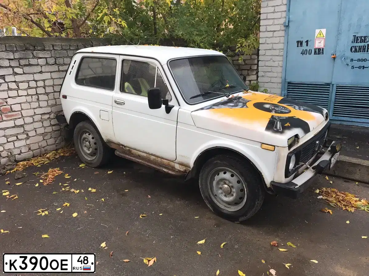Фото автомобиля LADA 2121 NIVA, 1993 — госномер К390ОЕ48. Цвет: Белый