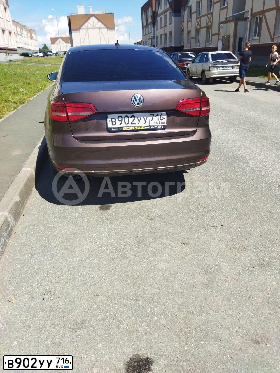 Фото автомобиля VOLKSWAGEN JETTA, 2015 — госномер А242УУ116. Цвет: Коричневый
