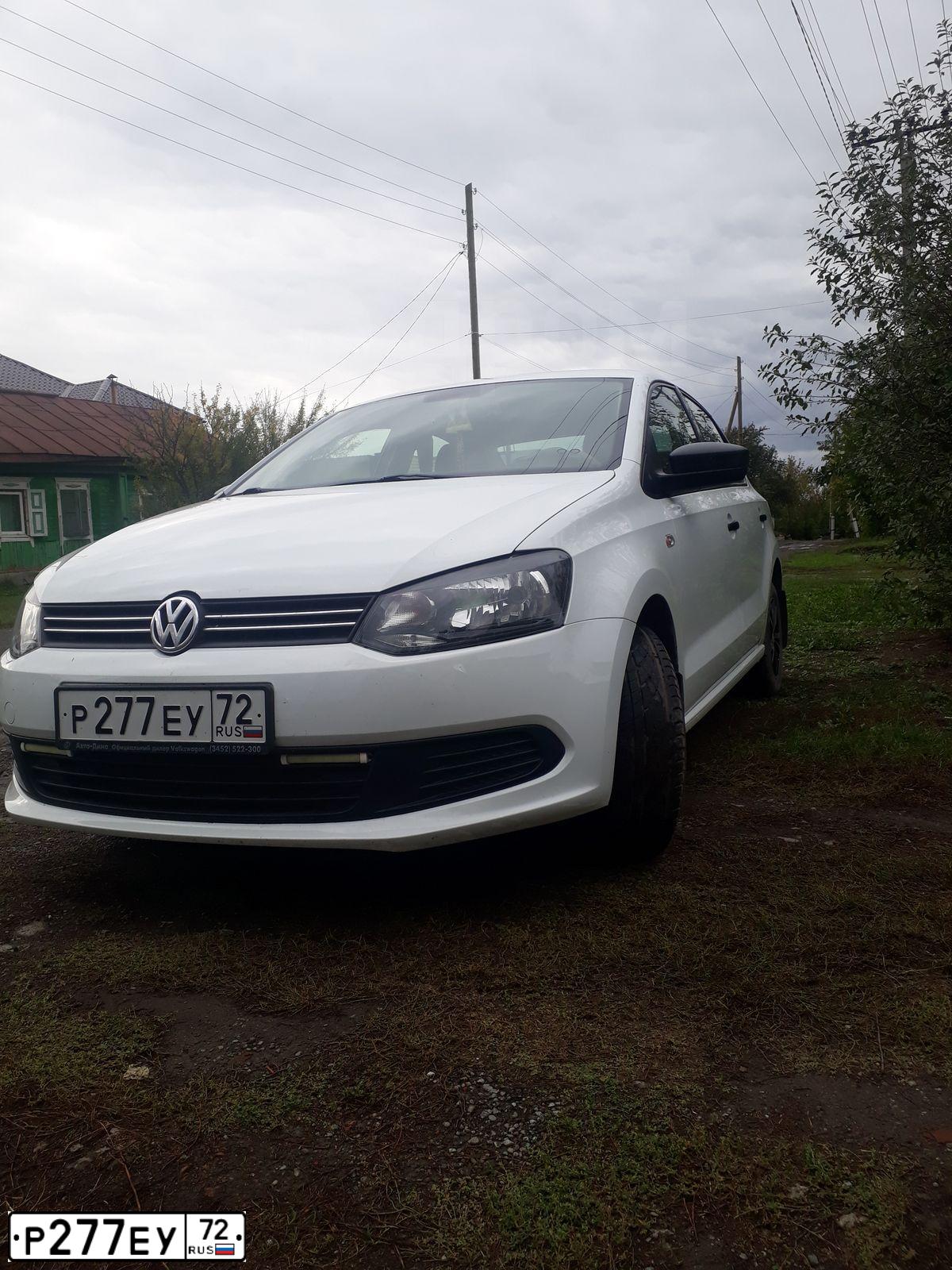 Фото автомобиля VOLKSWAGEN POLO, 2013 — госномер Р277ЕУ72. Цвет: Белый