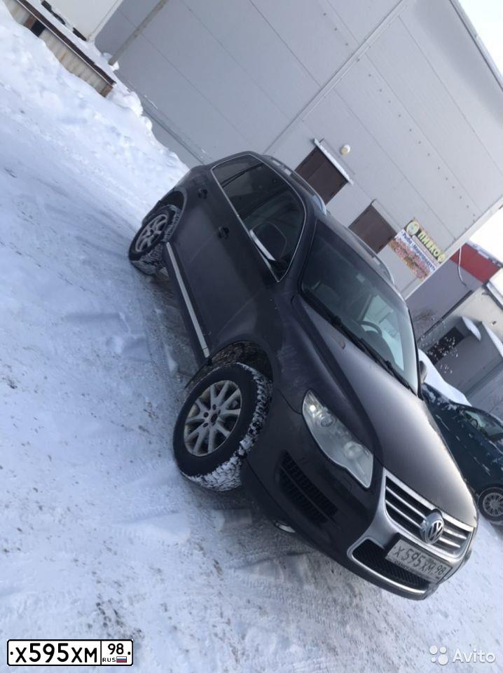 Фото автомобиля VOLKSWAGEN TOUAREG, 2009 — госномер Х595ХМ98. Цвет: ЧЕРНО-СЕРЫЙ