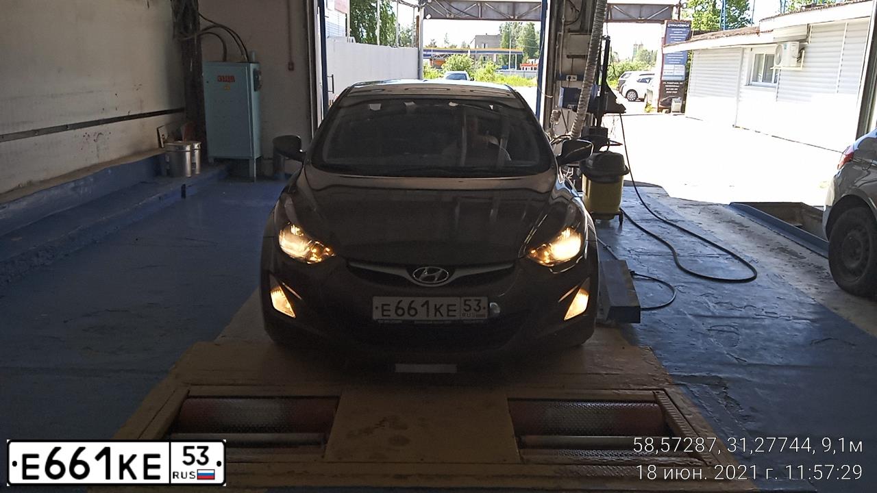 Фото автомобиля HYUNDAI ELANTRA, 2015 — госномер Е661КЕ53. Цвет: КОРИЧНЕВЫЙ