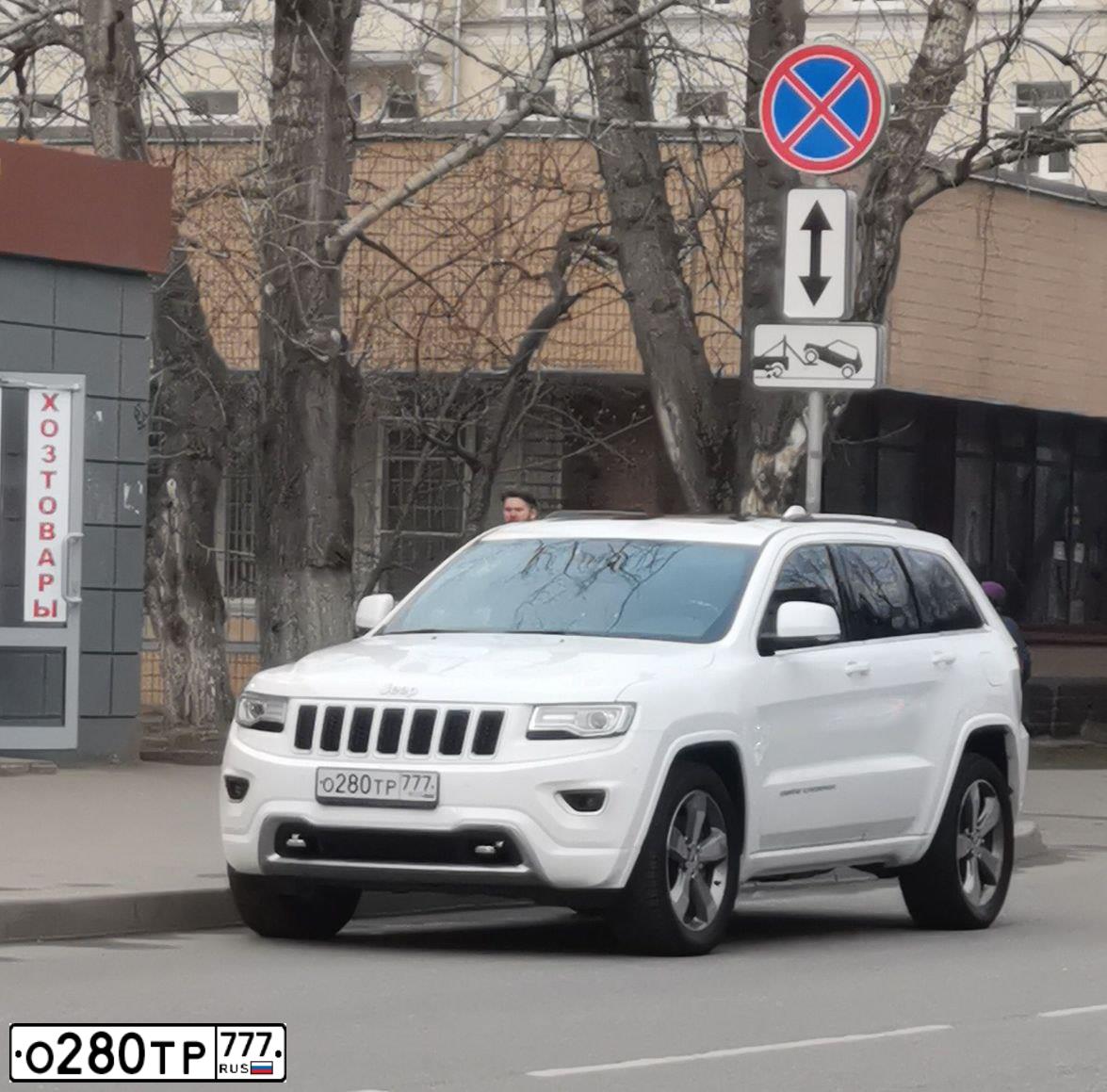 Фото автомобиля JEEP GRAND CHEROKEE, 2014 — госномер В187ТР89. Цвет: Белый