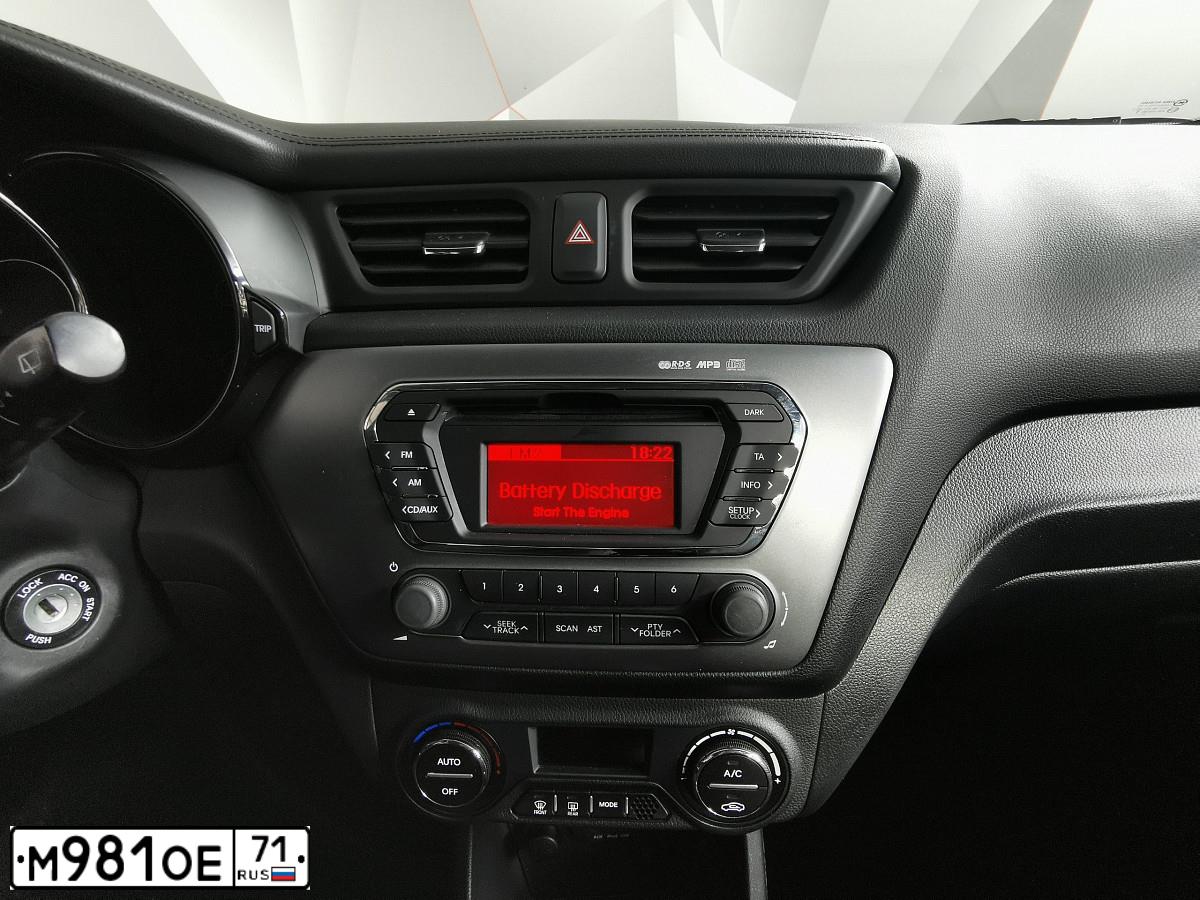 Фото автомобиля KIA RIO, 2013 — госномер М981ОЕ71. Цвет: Белый