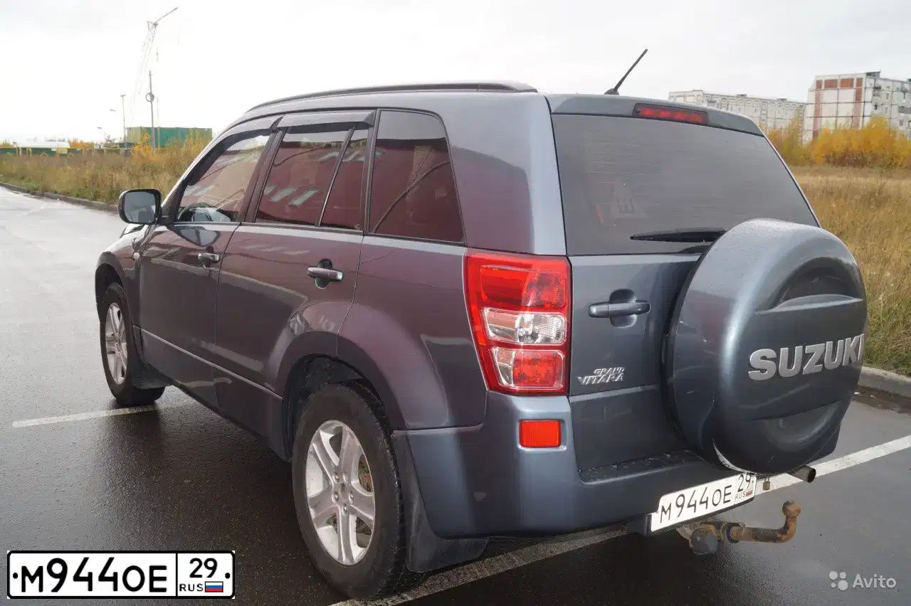 Фото автомобиля SUZUKI /GRAND/ VITARA, 2008 — госномер М944ОЕ29. Цвет: СЕРЫЙ