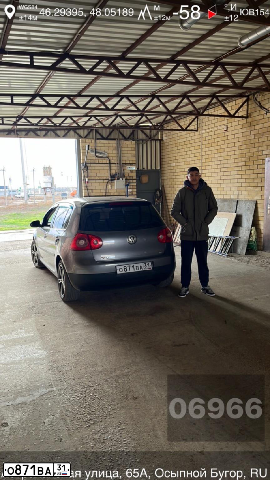 Фото автомобиля VOLKSWAGEN GOLF, 2004 — госномер О515КМ30. Цвет: Серый