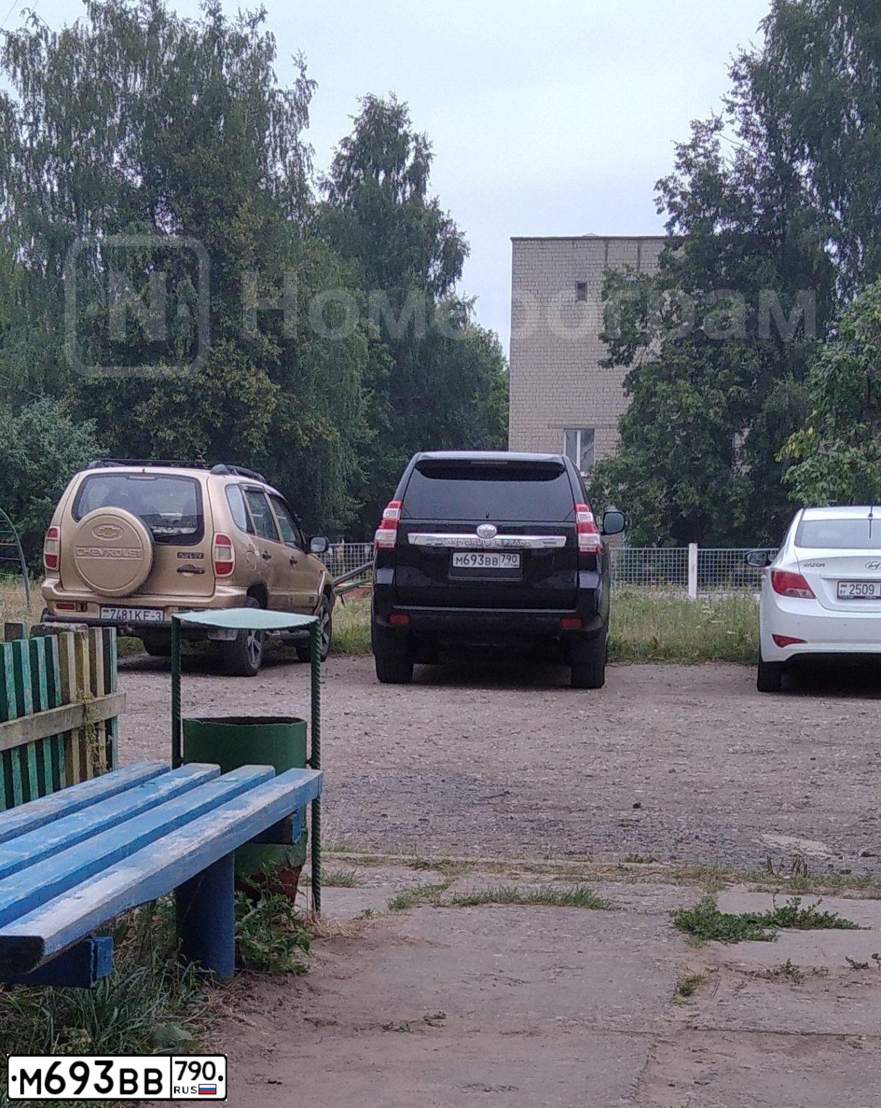Фото автомобиля TOYOTA LANDCRUISER, 2016 — госномер М693ВВ790. Цвет: ЧЕРНЫЙ