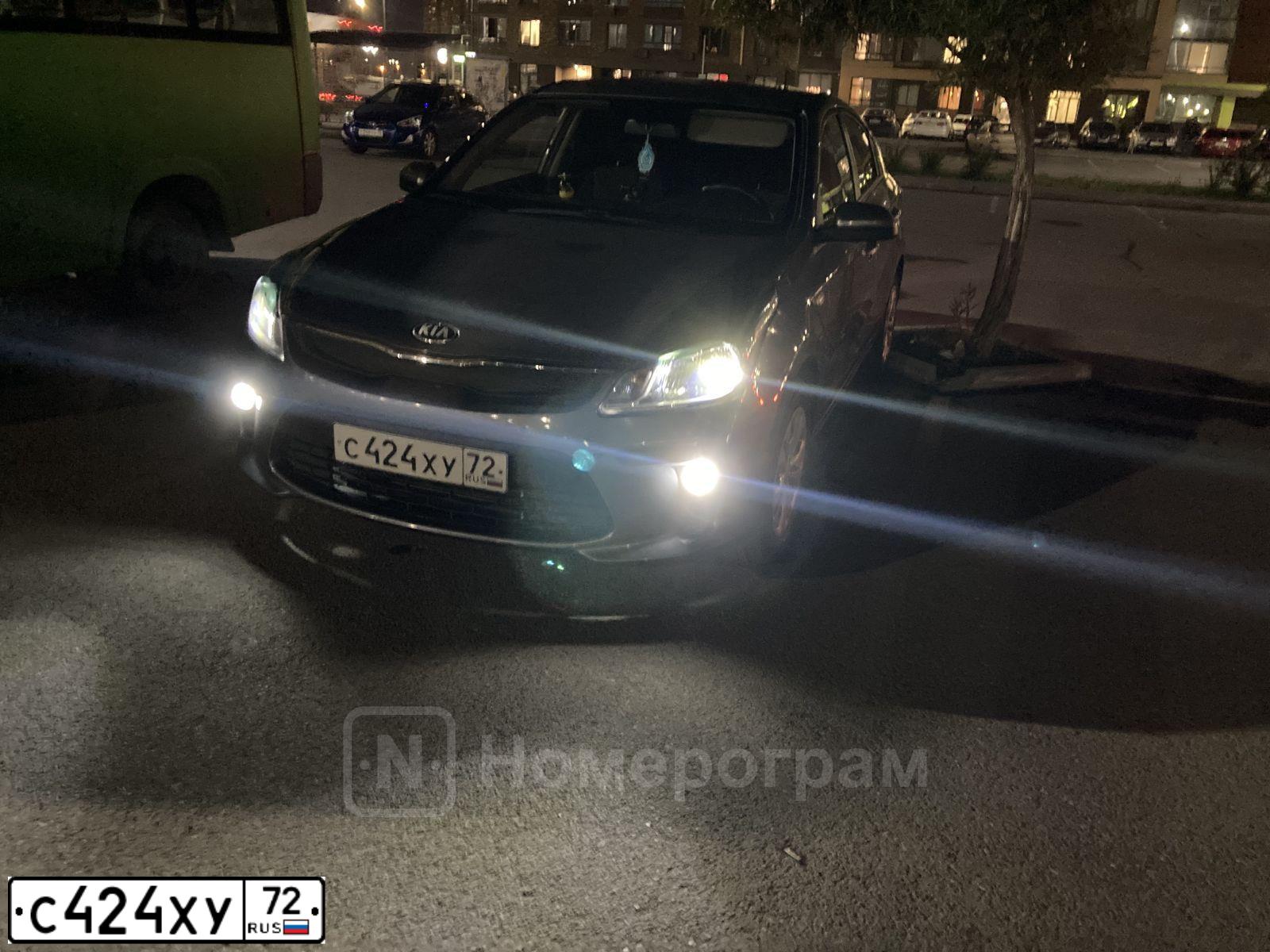 Фото автомобиля KIA RIO, 2019 — госномер С424ХУ72. Цвет: Серый