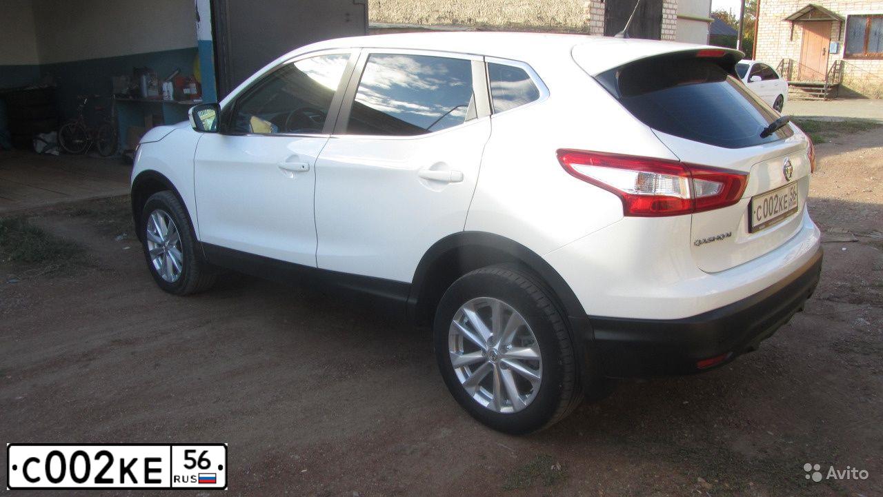 Фото автомобиля NISSAN QASHQAI, 2014 — госномер С002КЕ56. Цвет: Белый