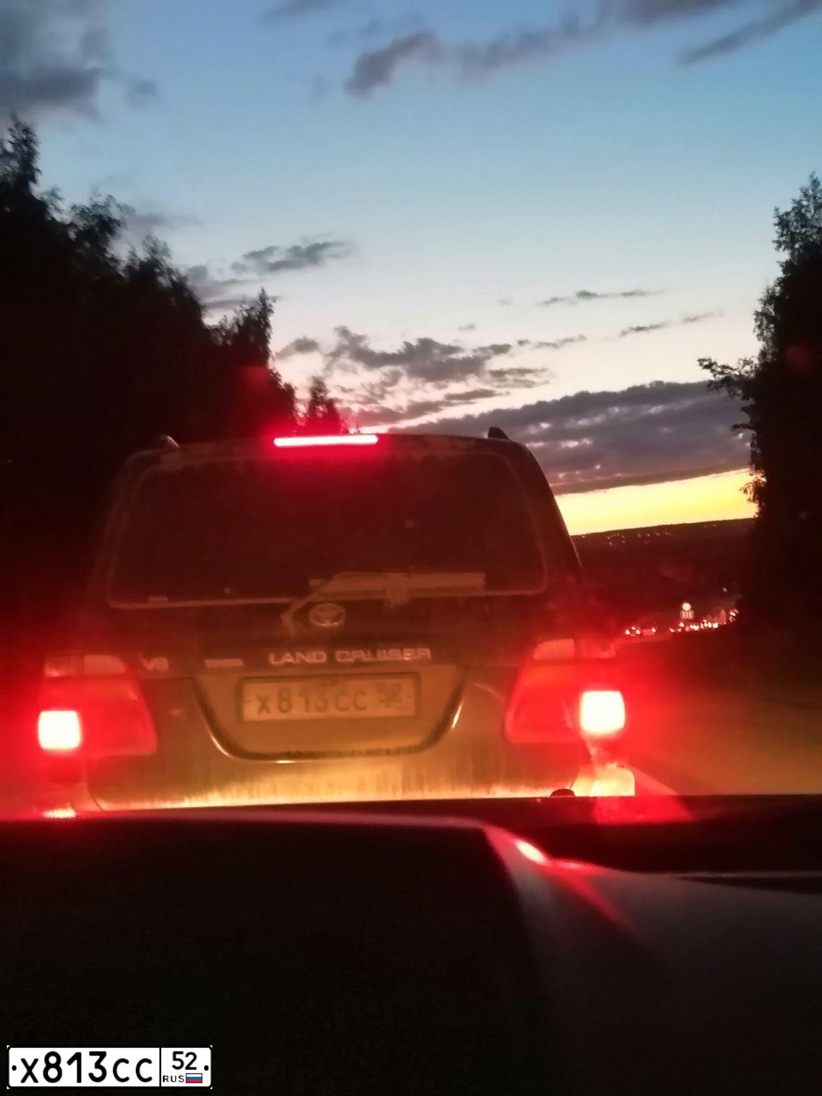 Фото автомобиля TOYOTA LANDCRUISER, 2002 — госномер Х813СС52. Цвет: ЧЕРНЫЙ