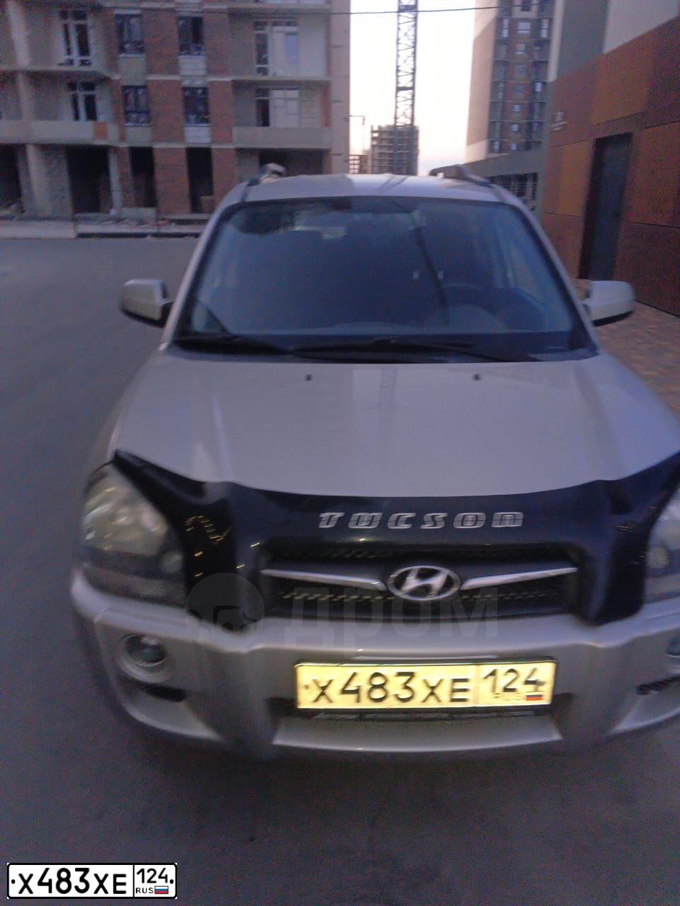 Фото автомобиля HYUNDAI TUCSON, 2008 — госномер Х483ХЕ124. Цвет: Серебристый