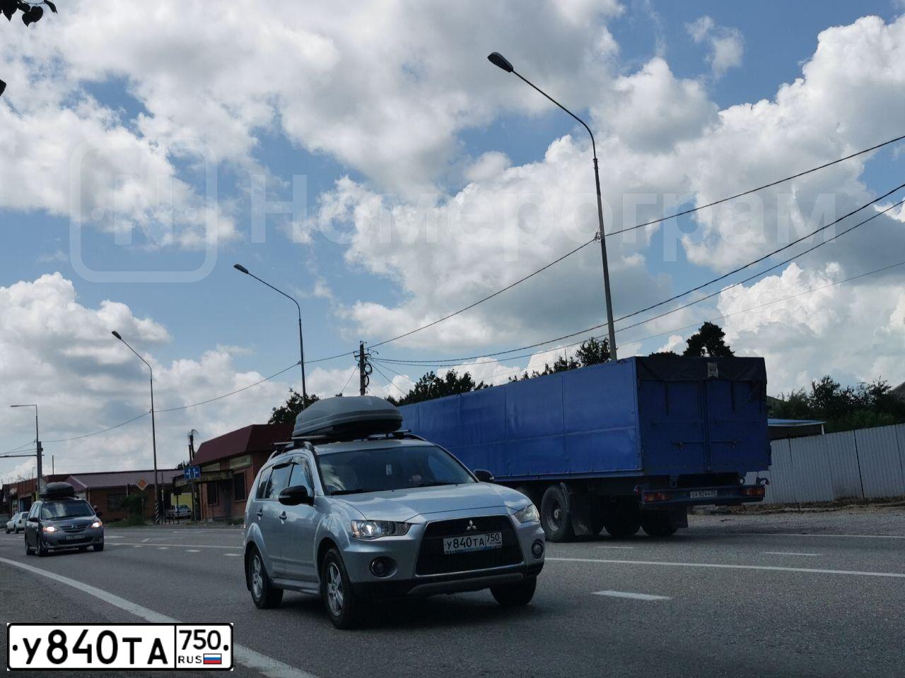 Фото автомобиля MITSUBISHI OUTLANDER, 2018 — госномер Е530АВ550. Цвет: Белый