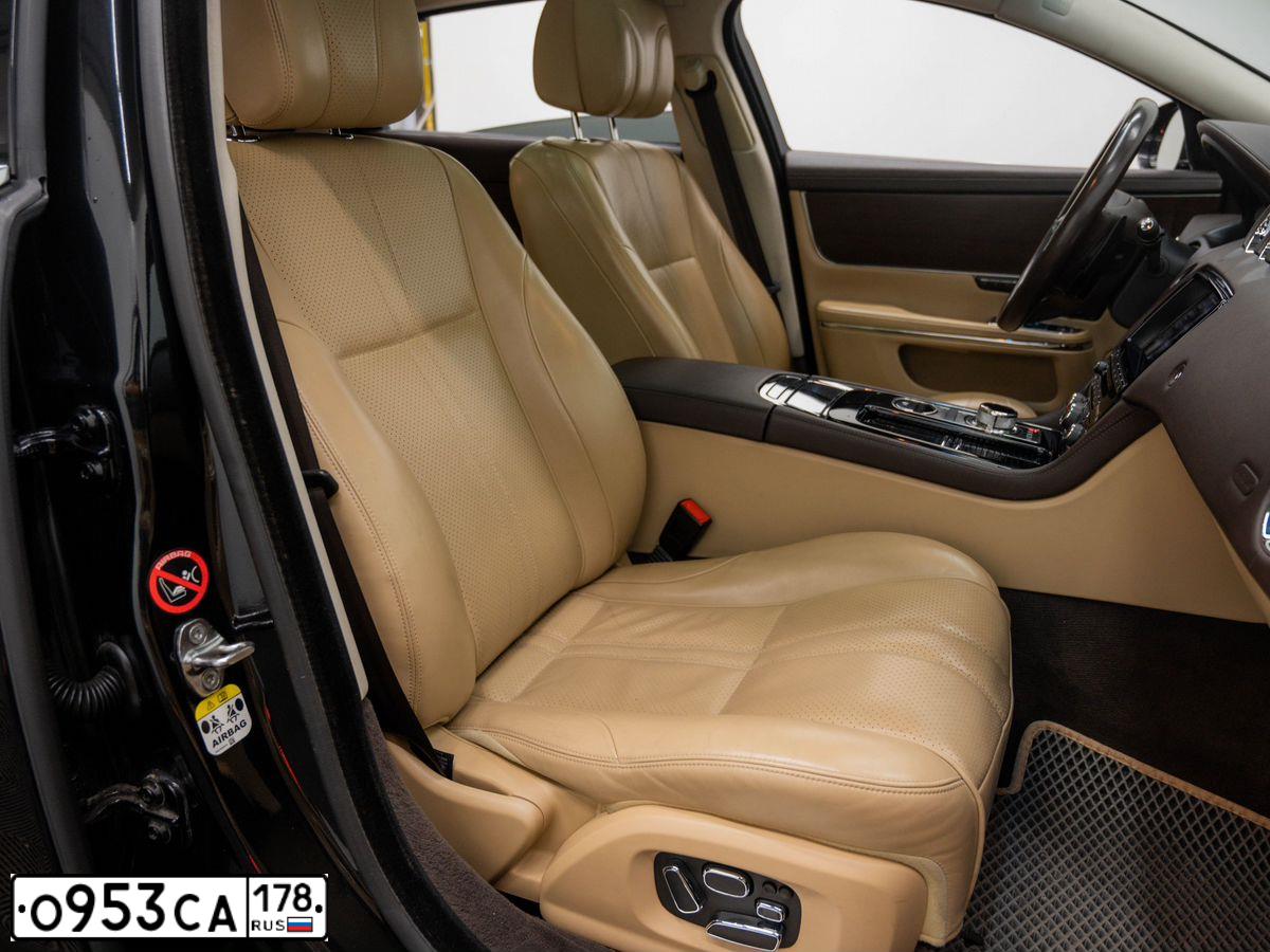 Фото автомобиля JAGUAR XJ-SERIE, 2014 — госномер Т923СА198. Цвет: ЧЕРНЫЙ