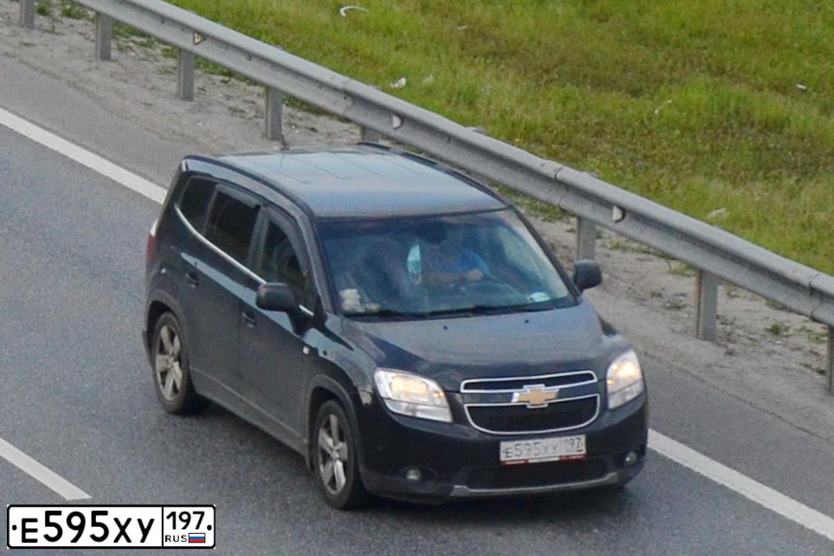 Фото автомобиля CHEVROLET ORLANDO, 2012 — госномер Е595ХУ197. Цвет: ЧЕРНЫЙ
