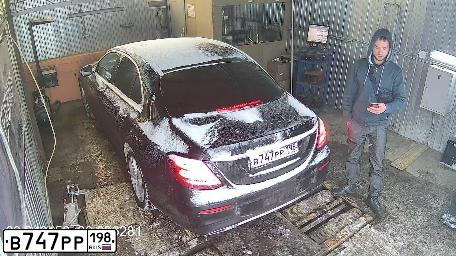 Фото автомобиля MERCEDES E-KLASSE, 2019 — госномер В747РР198. Цвет: ЧЕРНЫЙ