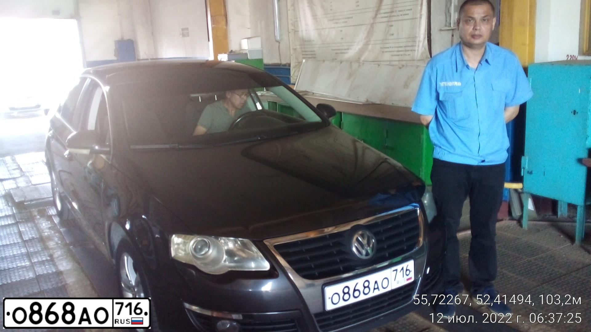 Фото автомобиля VOLKSWAGEN PASSAT, 2010 — госномер А400ВО116. Цвет: Коричневый