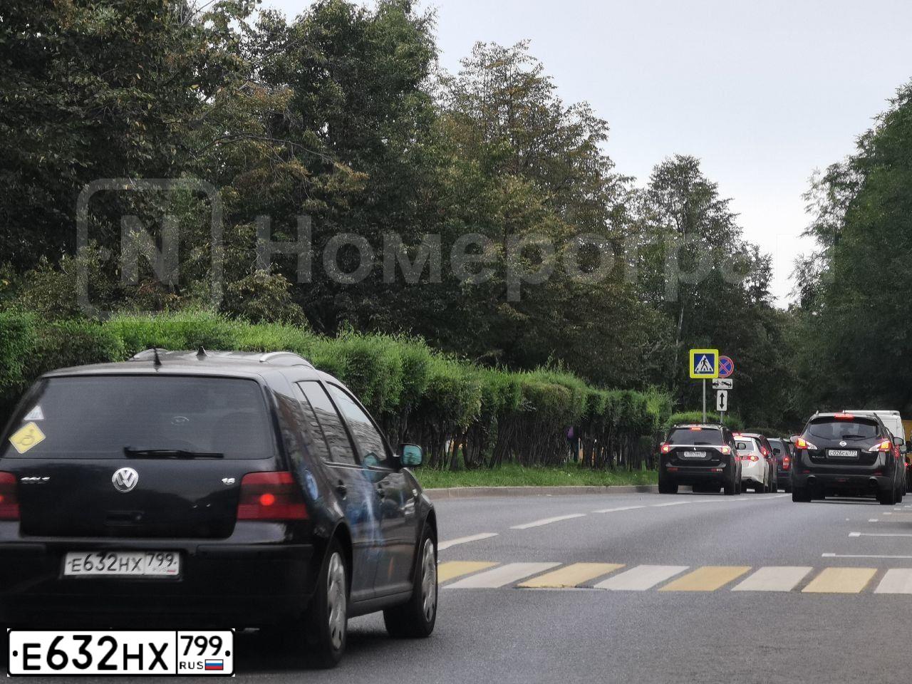Фото автомобиля VOLKSWAGEN GOLF, 2001 — госномер О005КЕ177. Цвет: ЧЕРНЫЙ
