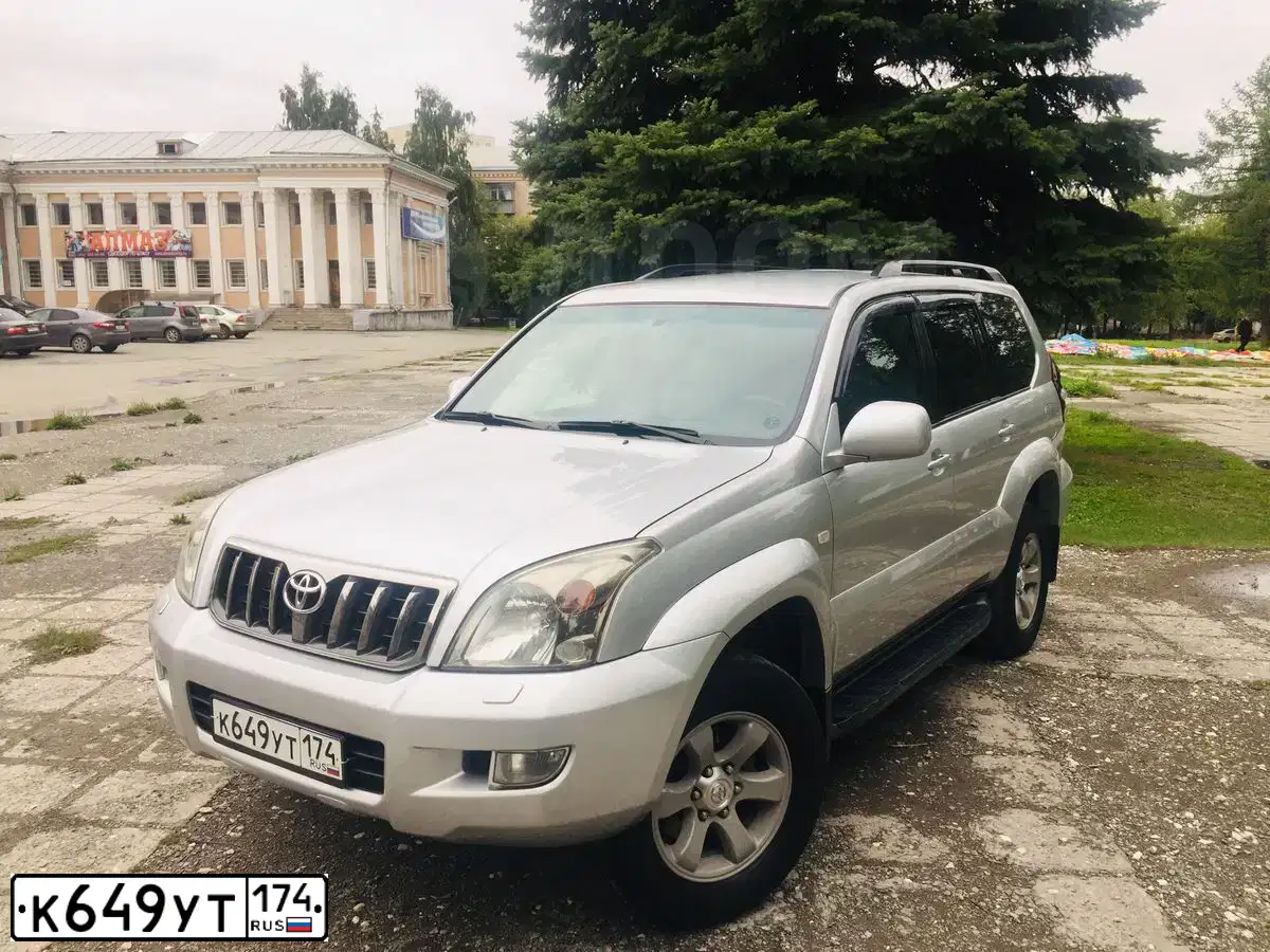 Фото автомобиля TOYOTA LANDCRUISER, 2008 — госномер М037ХУ196. Цвет: Серебристый