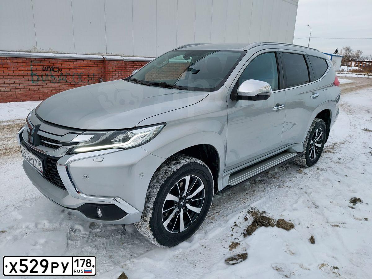 Фото автомобиля MITSUBISHI PAJERO SPORT, 2017 — госномер Х529РУ178. Цвет: Серебристый