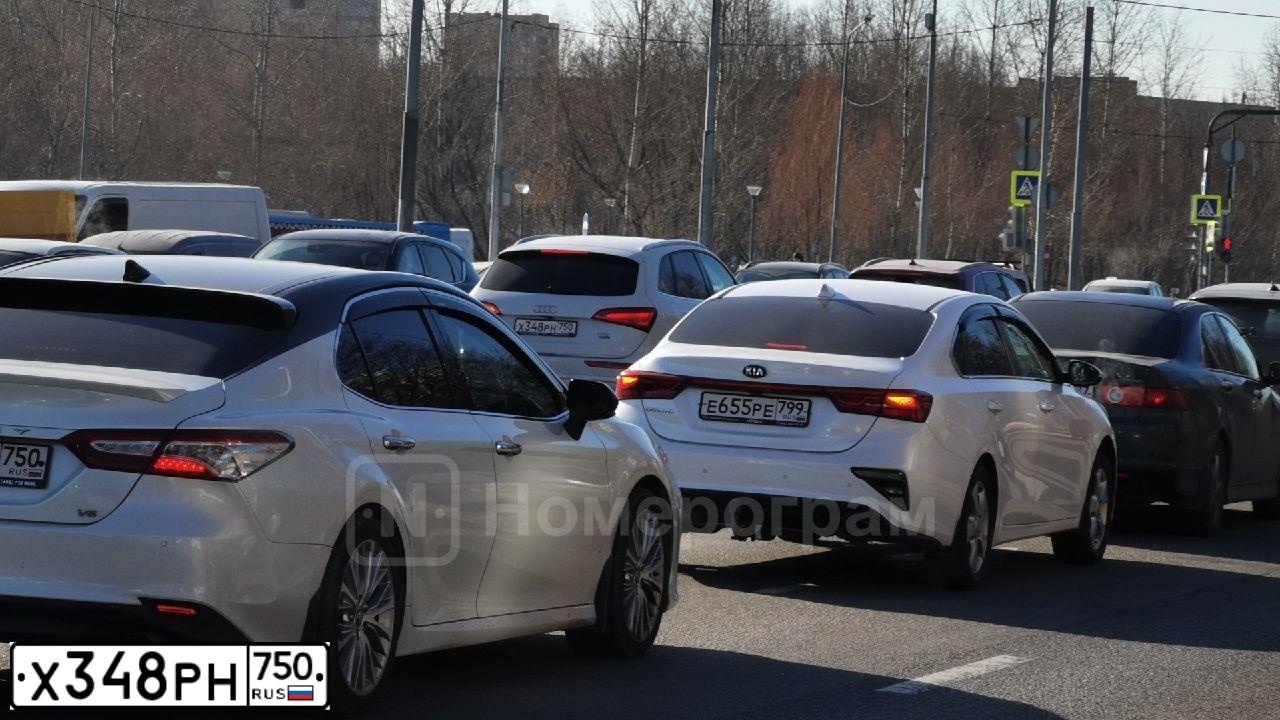 Фото автомобиля AUDI Q5, 2016 — госномер Х348РН750. Цвет: Белый