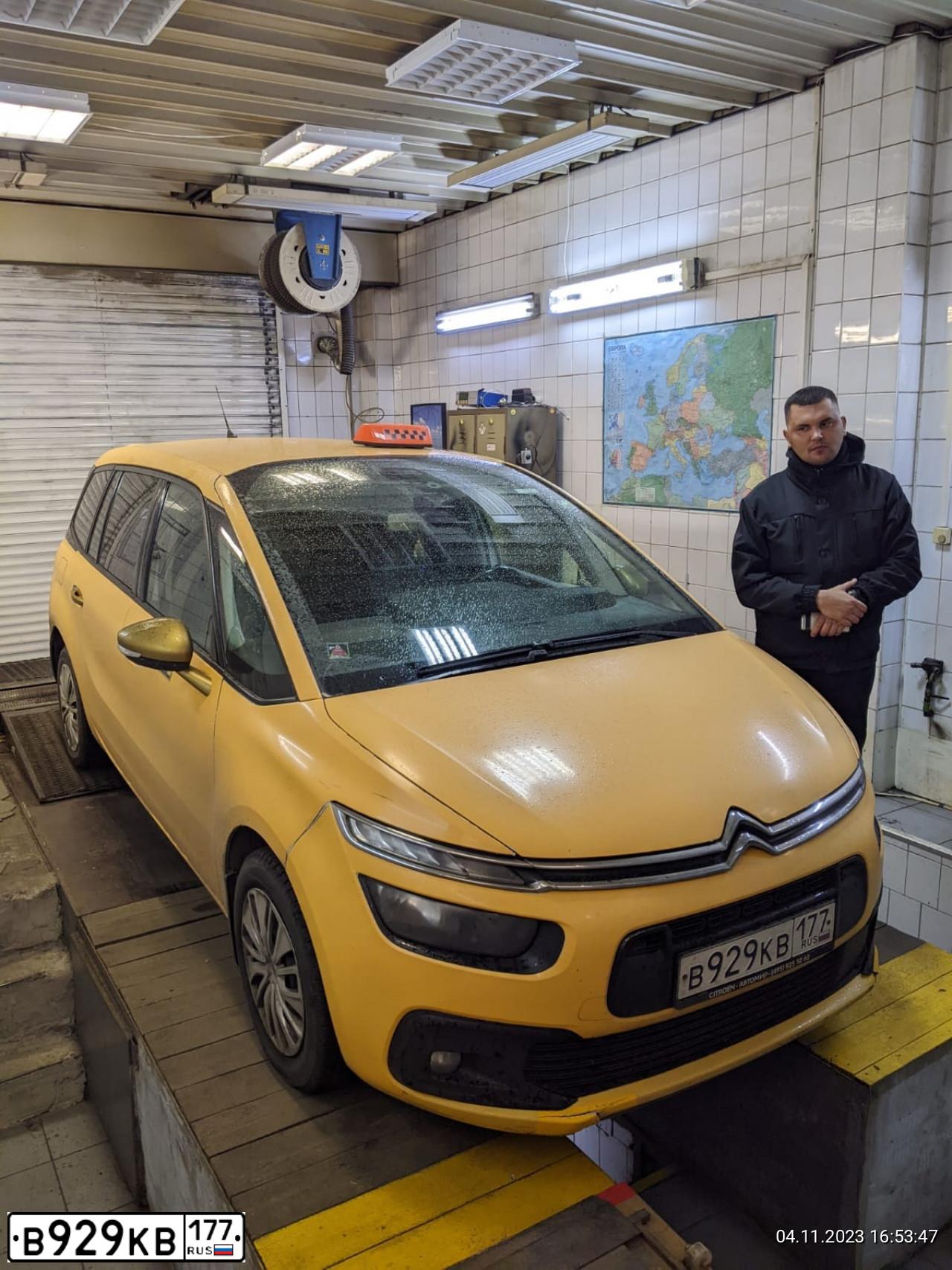 Фото автомобиля SKODA OCTAVIA, 2013 — госномер В929КВ177. Цвет: СЕРЕБРИСТЫЙ
