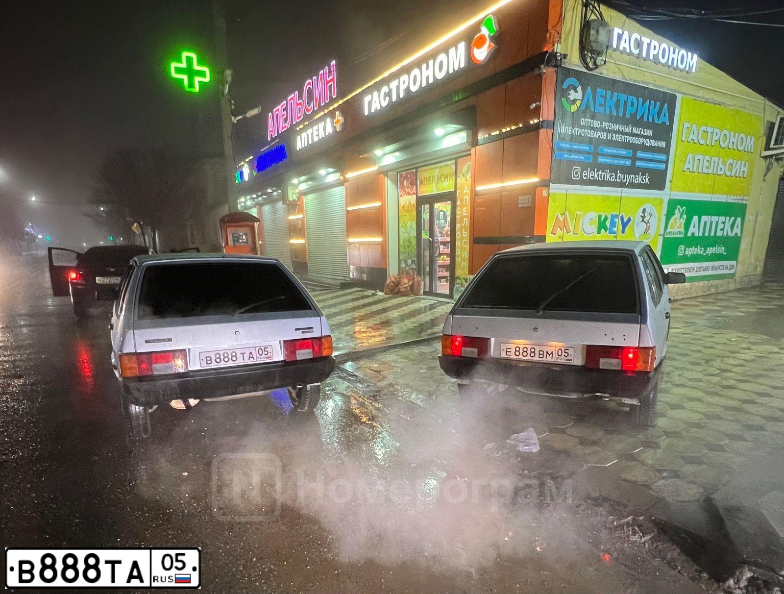 Фото автомобиля TOYOTA CAMRY, 2011 — госномер В888ТА05. Цвет: БЕЛЫЙ