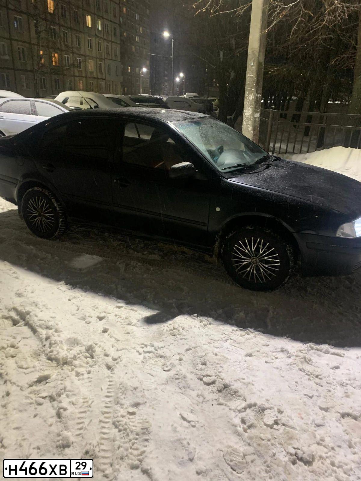 Фото автомобиля SKODA OCTAVIA, 2003 — госномер У406ВК180. Цвет: ЧЕРНЫЙ