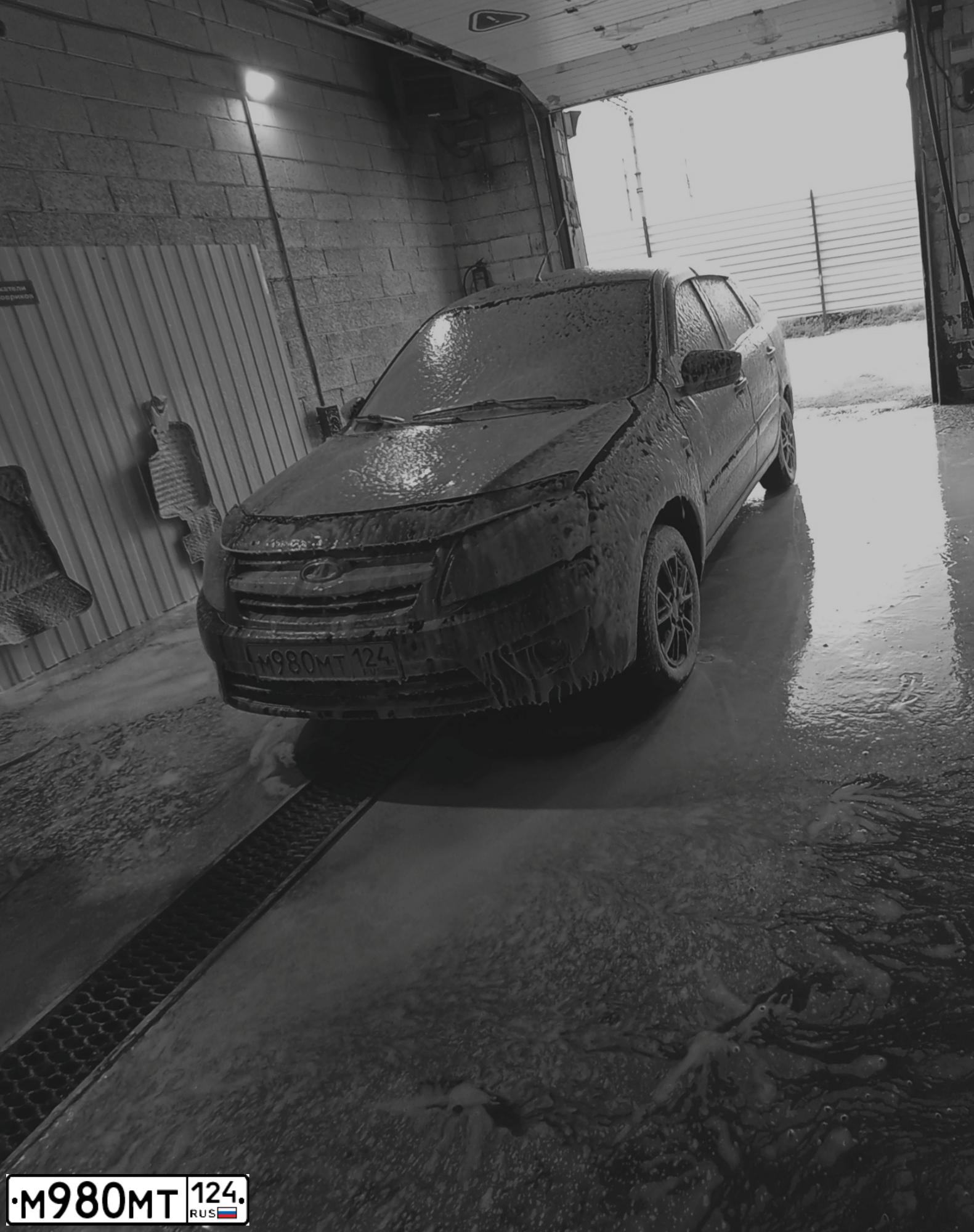 Фото автомобиля LADA 2191 GRANTA, 2014 — госномер М980МТ124. Цвет: ЧЕРНЫЙ