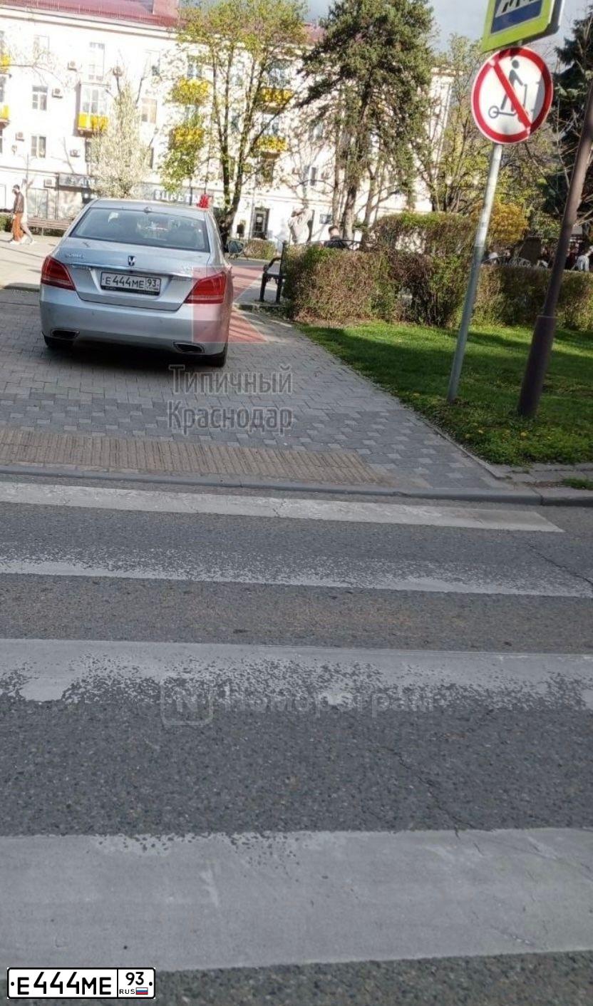 Фото автомобиля TOYOTA CAMRY, 2003 — госномер Е444МЕ93. Цвет: ЧЕРНЫЙ