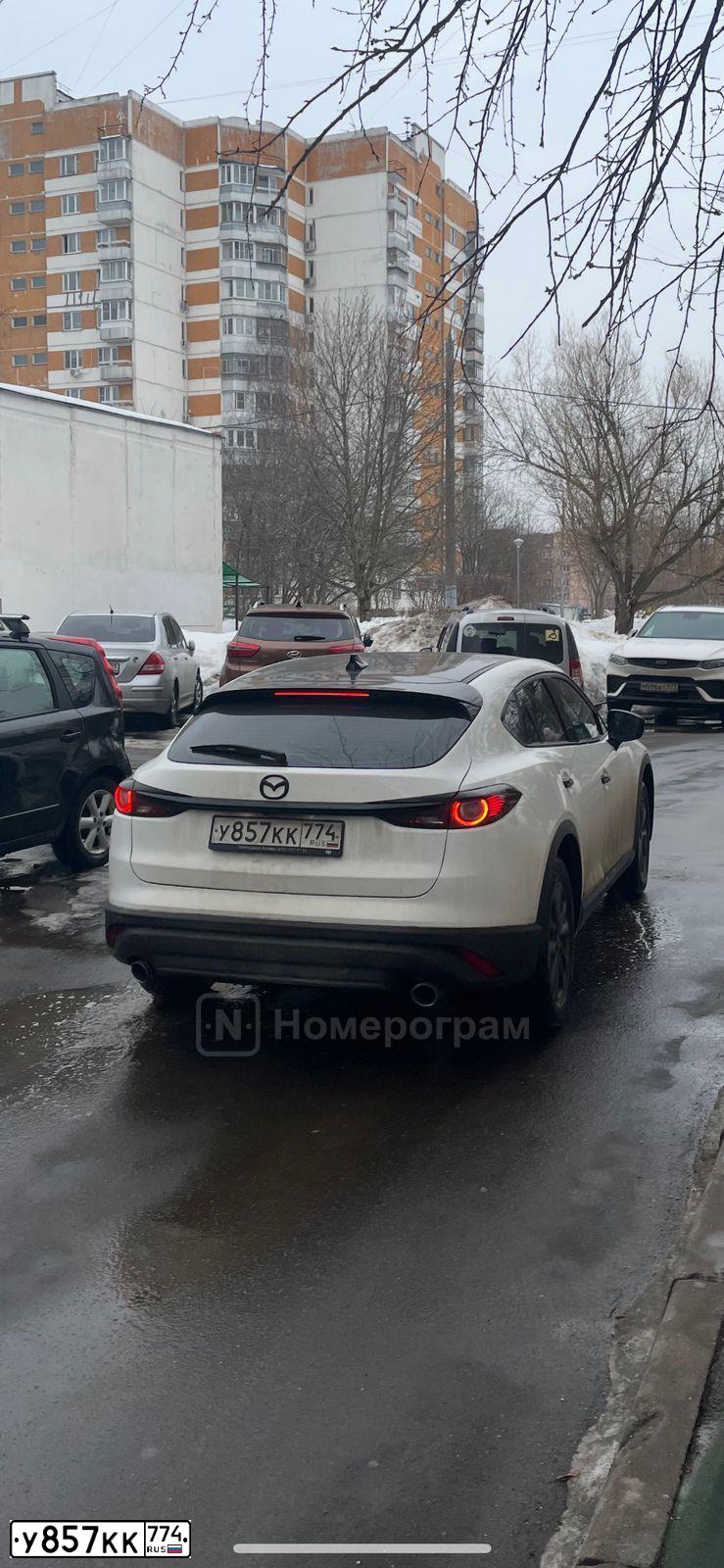 Фото автомобиля MAZDA CX4 HATCHBACK, 2022 — госномер М068ВН977. Цвет: Белый